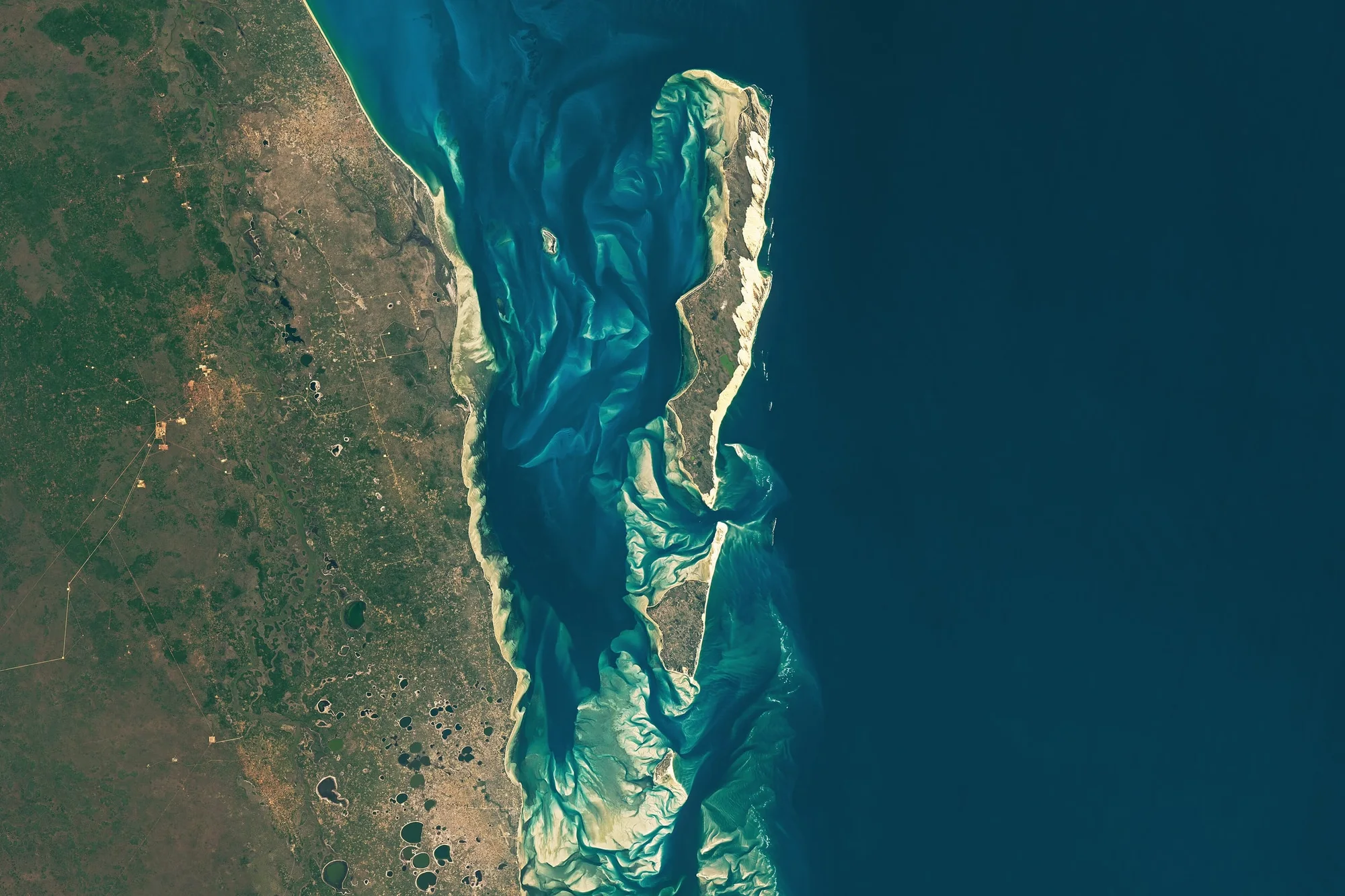 Today’s story is the answer to the June 2025 puzzler. Off the coast of East Africa, the Bazaruto Archipelago extends like a thumb into the western Indian Ocean. The surrounding wat