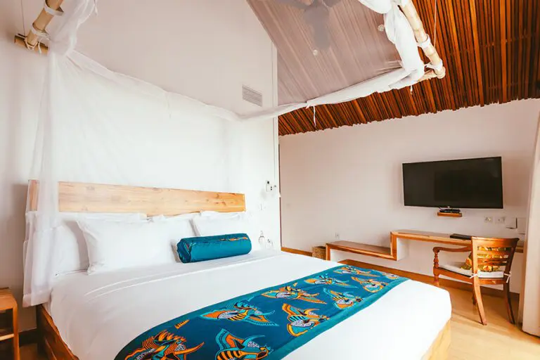 The Retreat suite bed deskt kigali rwanda low res