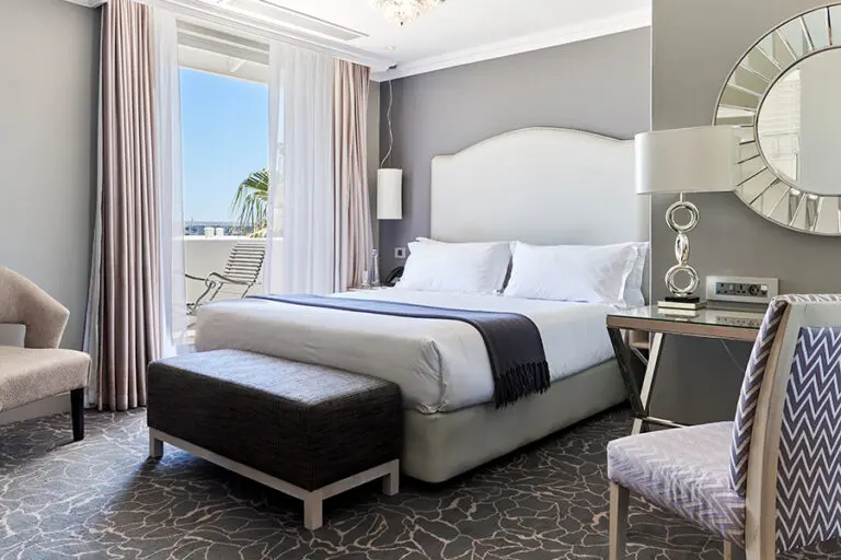 QueenVictoriaHotel UpperLevelBedroom StandardRoom