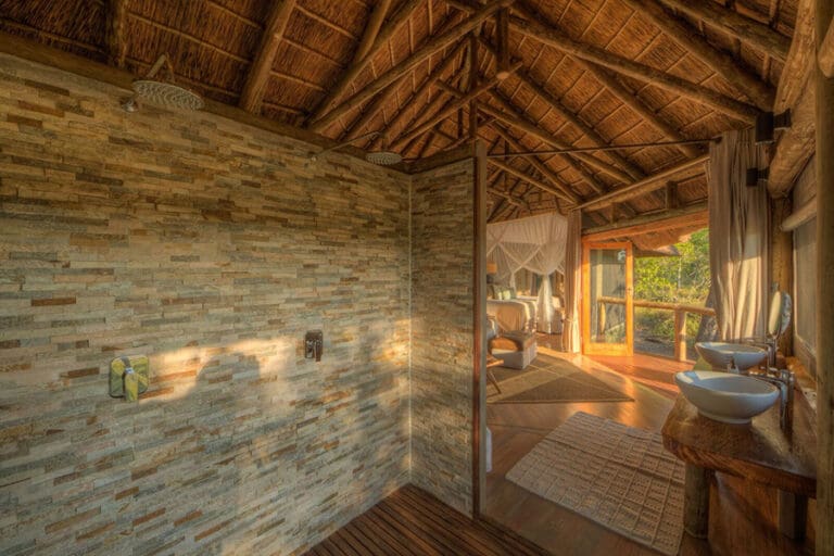 CampMoremi Bathroom LuxuryRoom