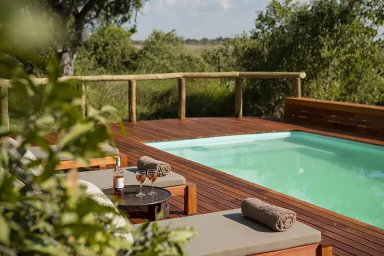 CampMoremi SwimmingPool DeckPatio