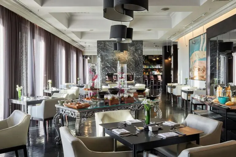 Newmark Queen Victoria Hotel