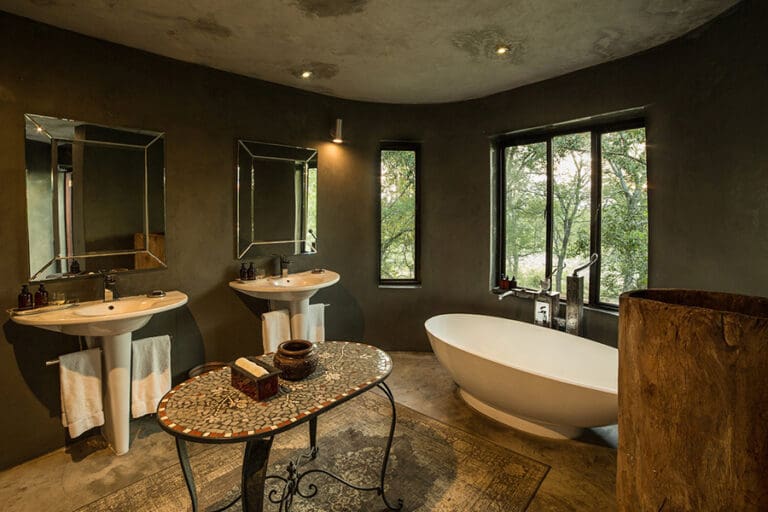 ChitwaChitwaGameLodge UpperLevelBedroom Bathroom