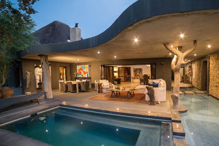 ChitwaChitwaGameLodge SwimmingPool LuxuryRoom