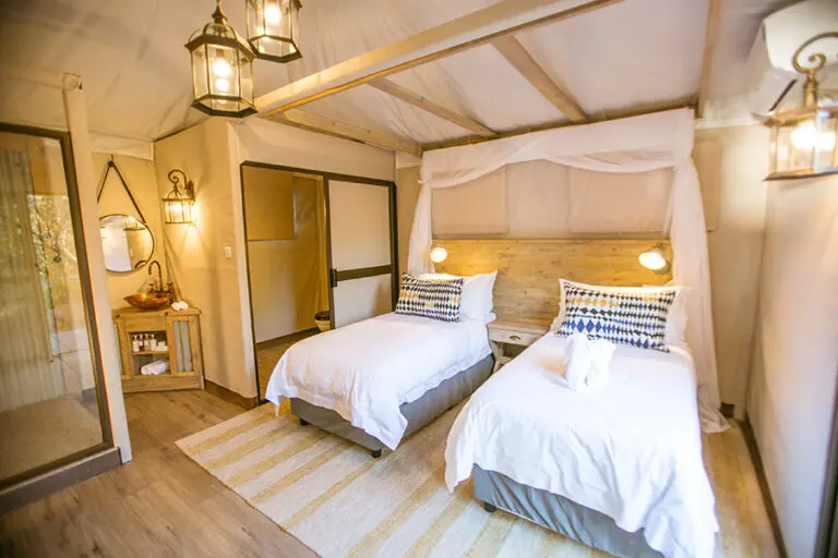 Old Drift Lodge family room