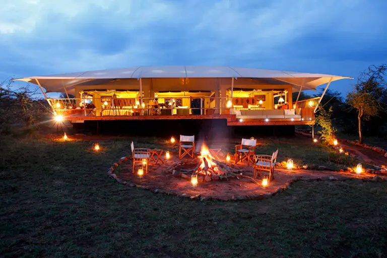 MaraBushtopsCamp Dining BomaCampFire