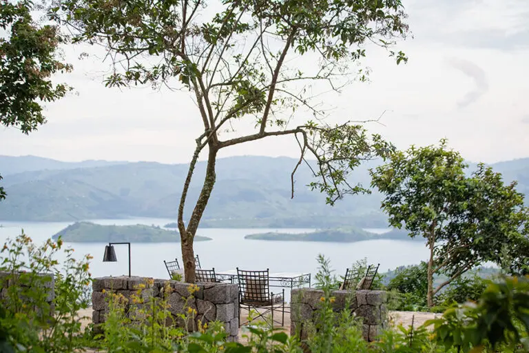 24 Virunga Lodge Lake viewAH1I6040