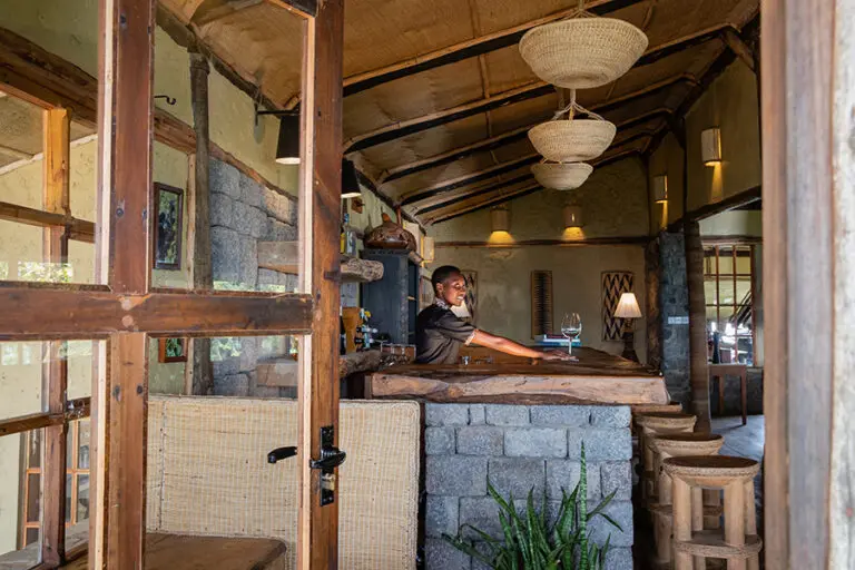 27 Virunga Lodge BarAH1I4559