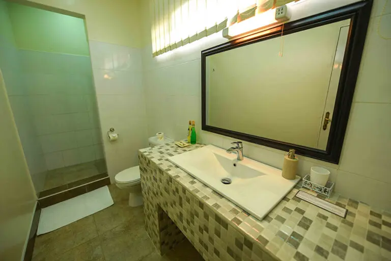 TheBomaEntebbe Bathroom StandardRoom