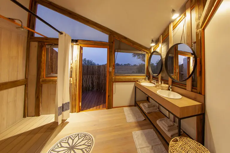 SplashCamp UpperLevelBedroom Bathroom