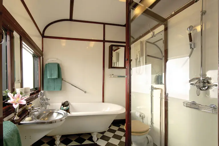 Rovos Interior Bathroom1