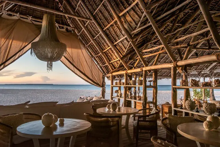 Fanjove Island Lounge.jpg