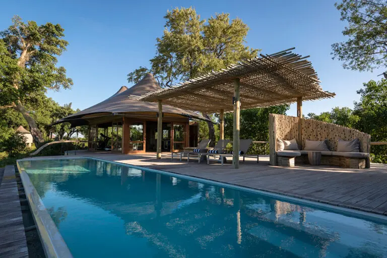 MomboCamp SwimmingPool DeckPatio
