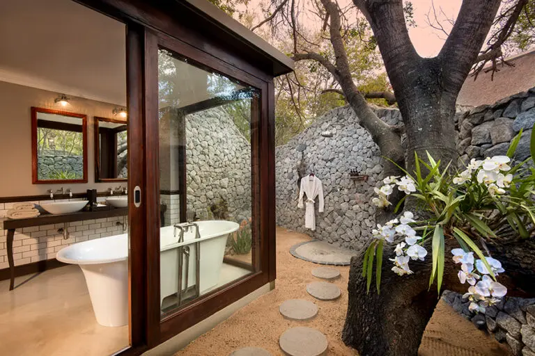 NgalaSafariLodge UpperLevelBedroom BathShower