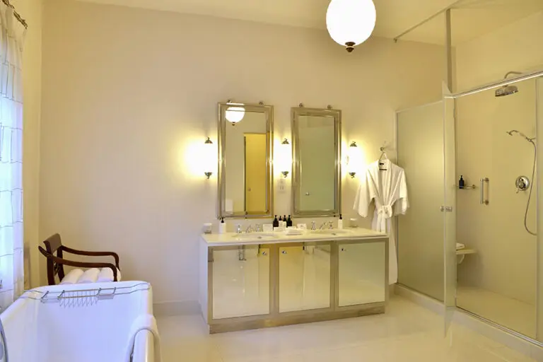 VictoriaFallsHotel UpperLevelBedroom Bathroom