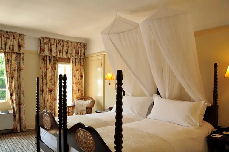 VictoriaFallsHotel LowerLevelBedroom Twinbed