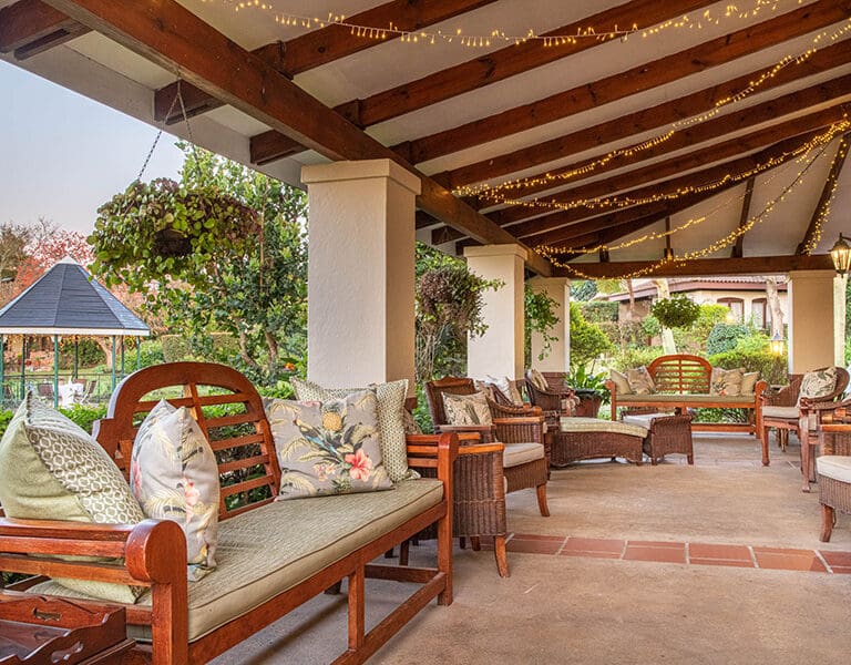 Olivers Restaurant Lodge 16 Olivers Veranda