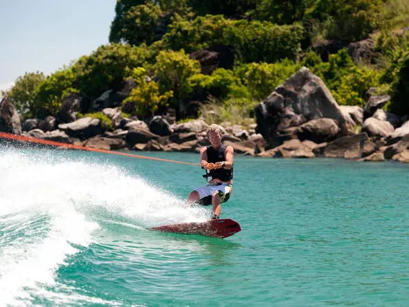 Kaya Mawa waterskiing