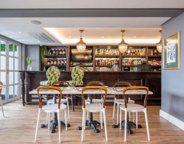 Romney Park Luxury Apartments Bar and Resturant
