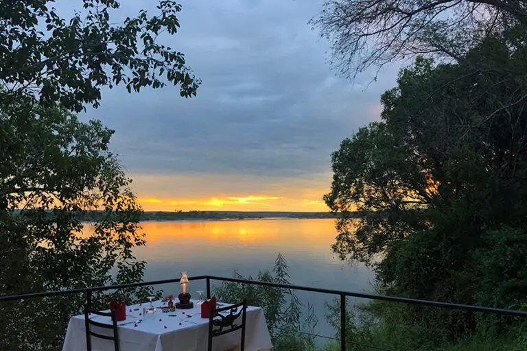 Chundukwa River Lodge dinner