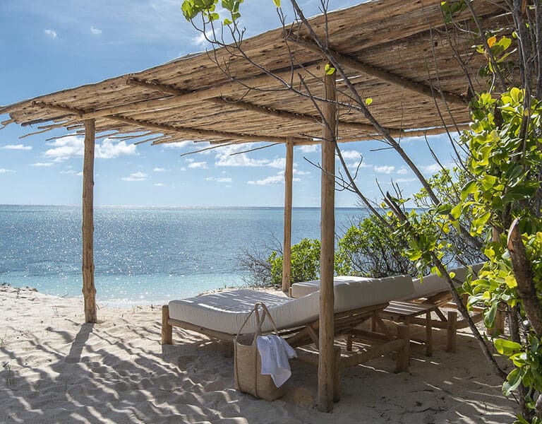 Fanjove island private sun deck1