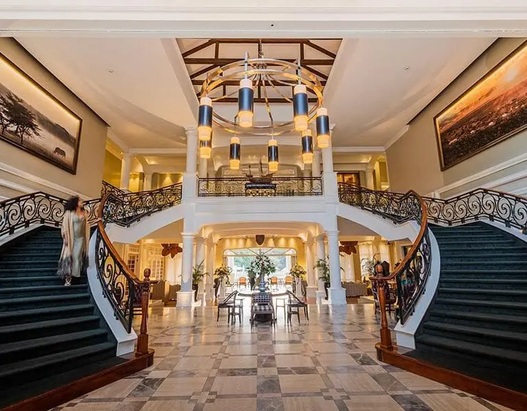 Hemingways Lobby and Reception