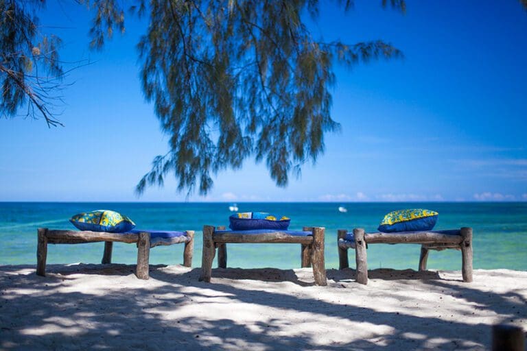 Kinondo Kwetu Hotel 3 Beach beds by the ocean Galu Beach Diani Beach Kenya kopia