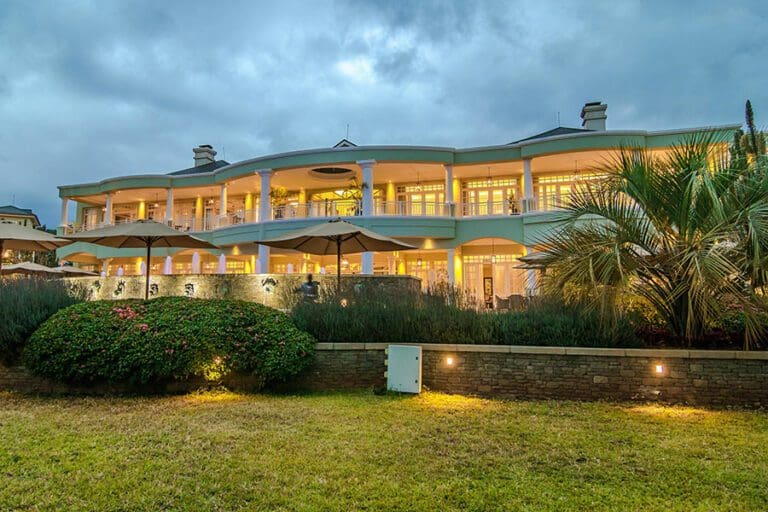 Hemingways Night view