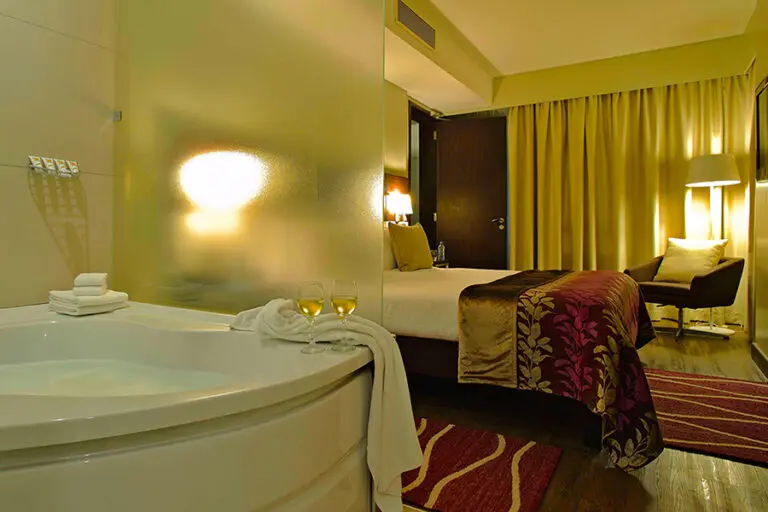 EkaHotel Bathroom LuxuryRoom