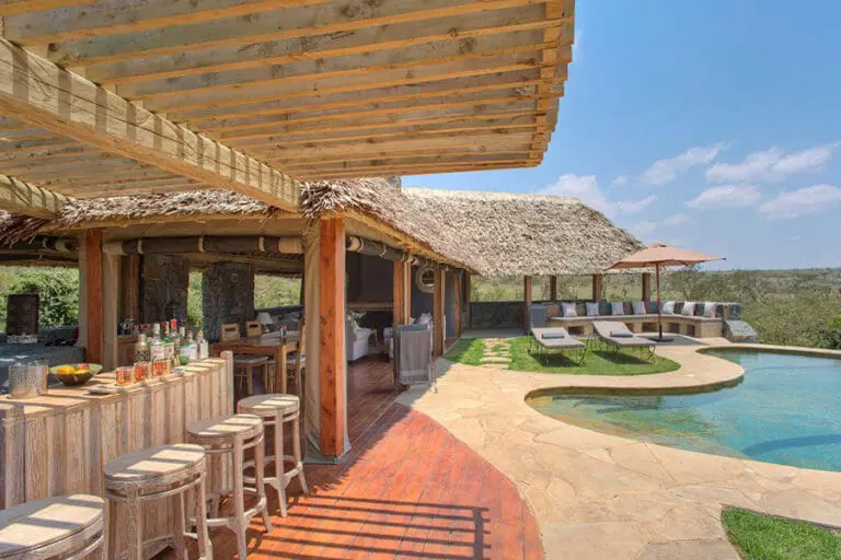 Naboisho Camp Bar and pool area