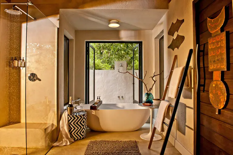 SabiSabiLittleBushCamp Bathroom LuxuryRoom
