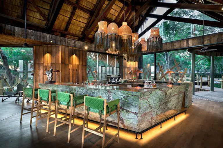 The bar at Lolebezi