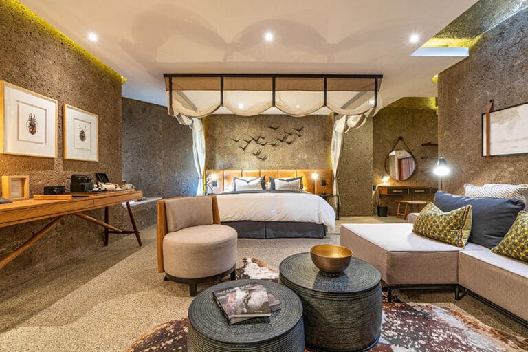 Earth lodge lux suite bedroom resize1