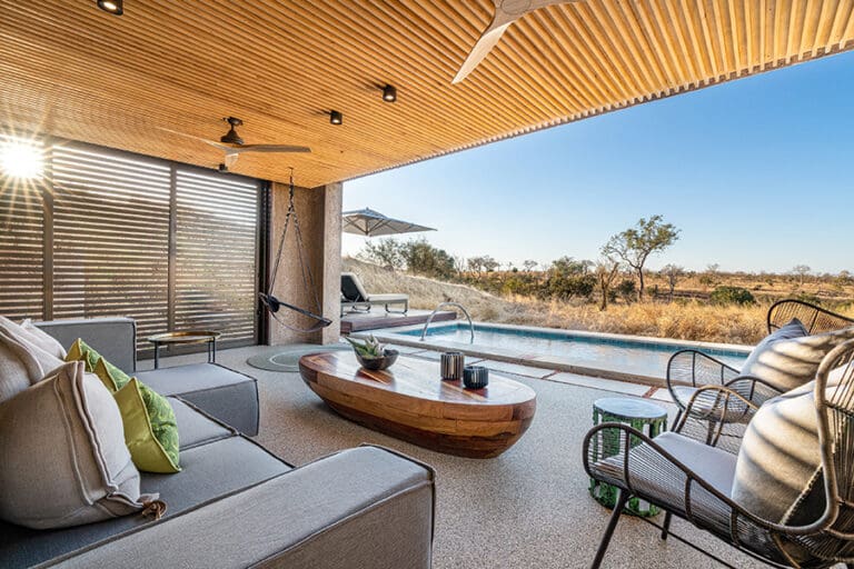 Earth lodge lux suite terrace lounge resize1