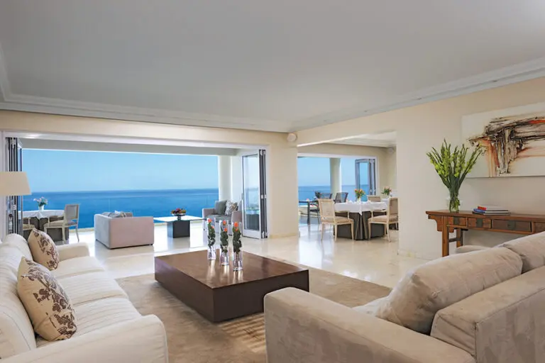 The Clarendon Bantry Bay Lounge and Dining
