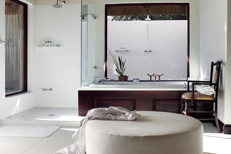 LondoloziPioneerCamp Bathroom LuxuryRoom