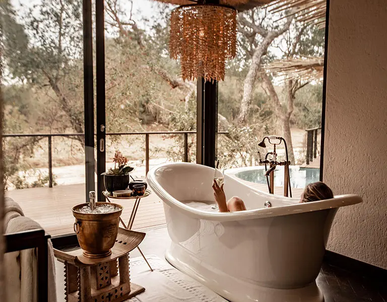 Dulini Moya Bath Tub
