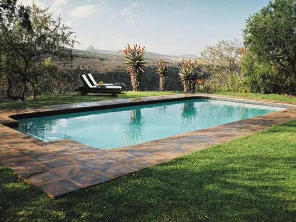 Day3 4 FugitivesDriftLodge Pool1