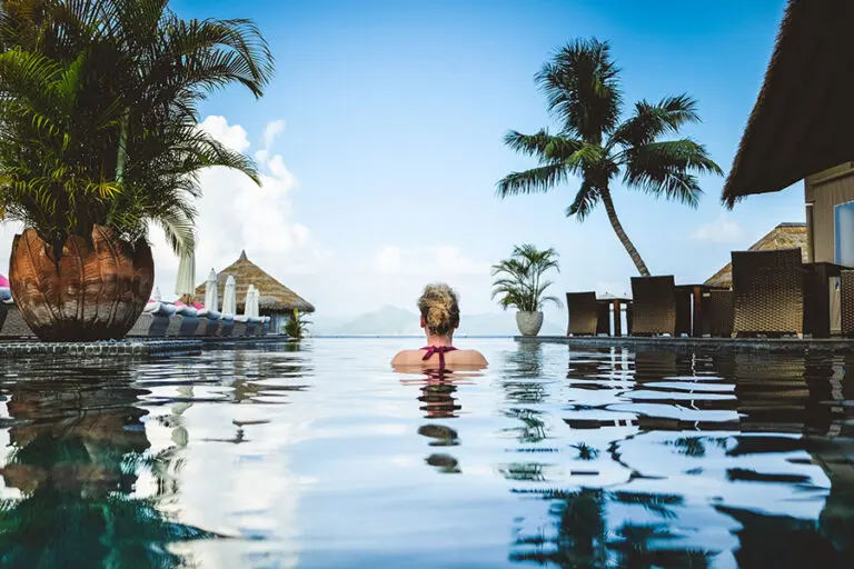 Le Domaine del Orangeraie Seychelles Pool scaled 1