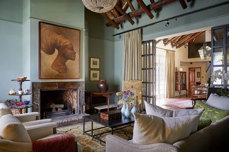 LA CLE LODGE living room view to dining room 057