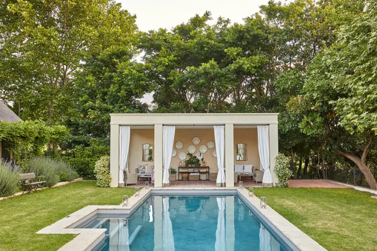 LA CLE LODGE Pool house