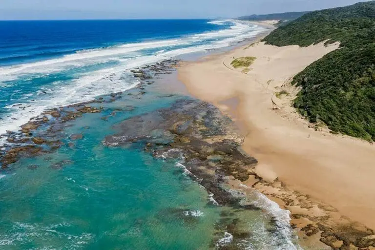 Thonga rock pools and beach