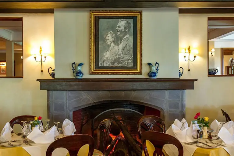 LakeDulutiSerenaHotel Interior Supper