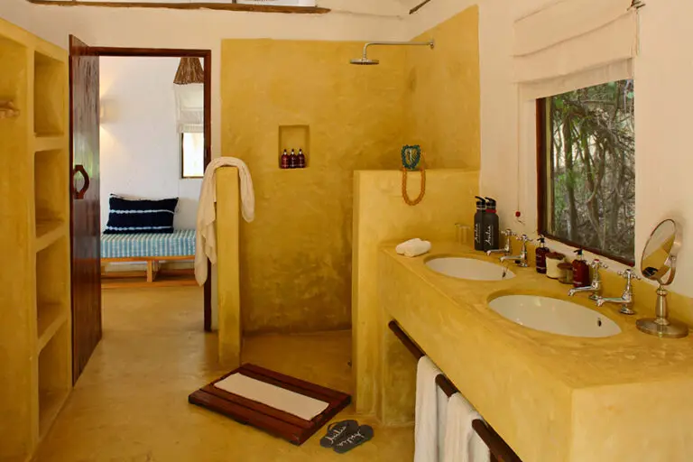 RubondoIslandCamp Bathroom StandardRoom