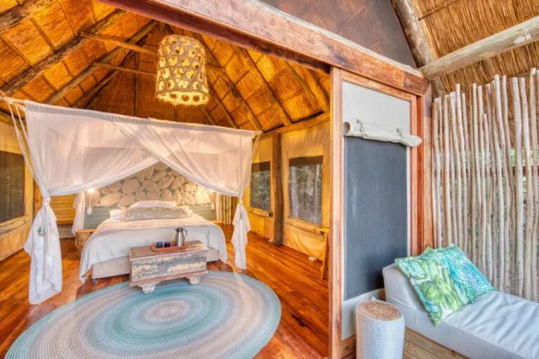 Mbali Mbali Mahale room interior