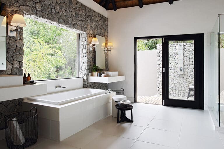 LondoloziPrivateGraniteSuites UpperLevelBedroom Bathroom
