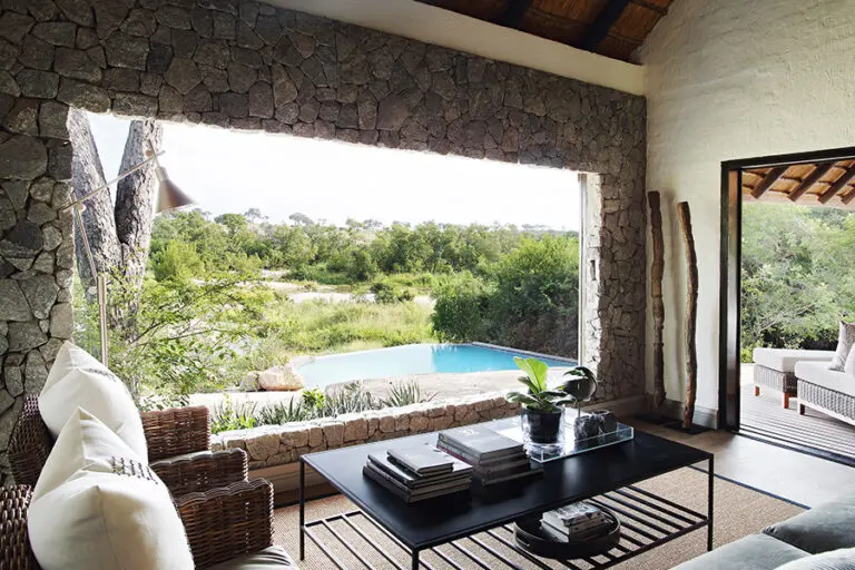 LondoloziPrivateGraniteSuites UpperLevelBedroom Lounge