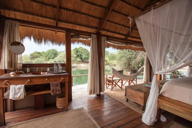 Sindabezi Island Lodge Private Chalet 4