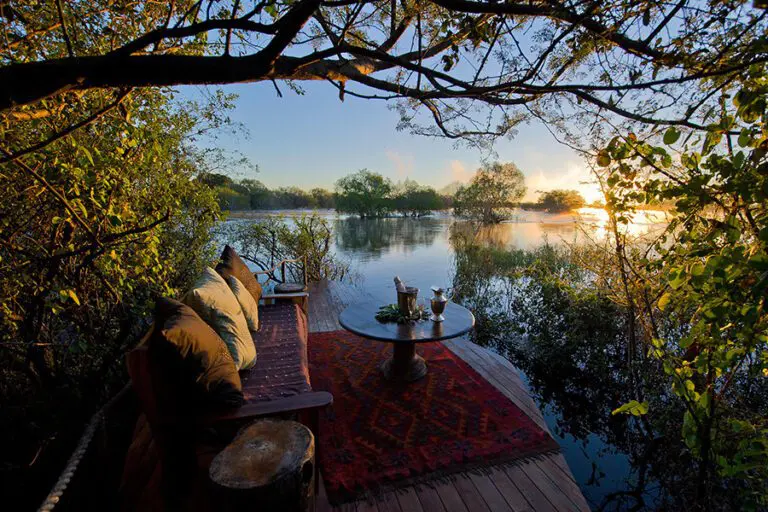 Sindabezi Island Lodge Drinks by the River